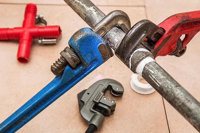 Outils essentiels : par où commencer sans se ruiner ?